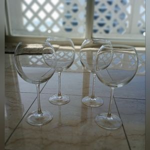 Tall Balloon Wine Glasses Set of 4 ( NWOT)